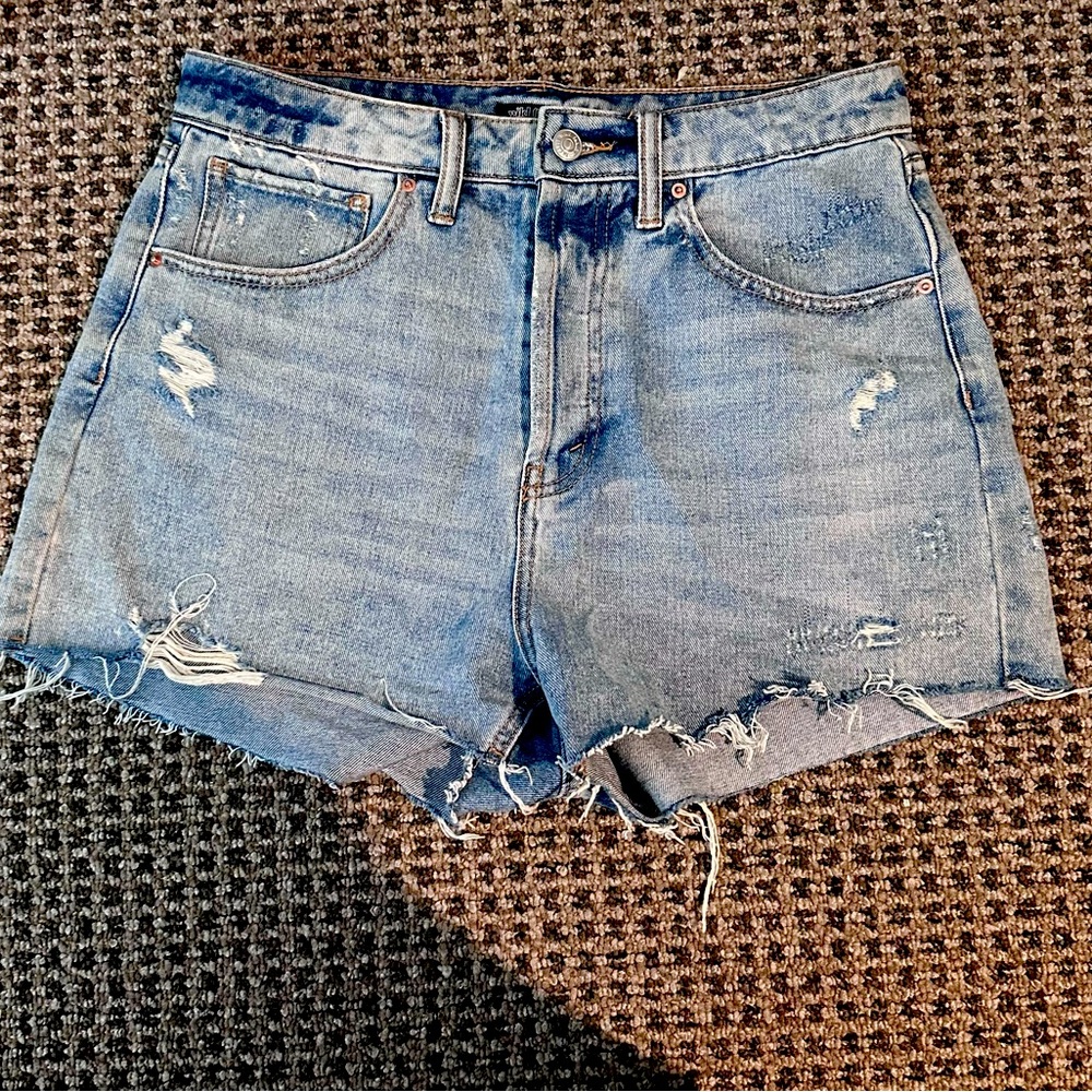 Women’s Jean shorts with rips